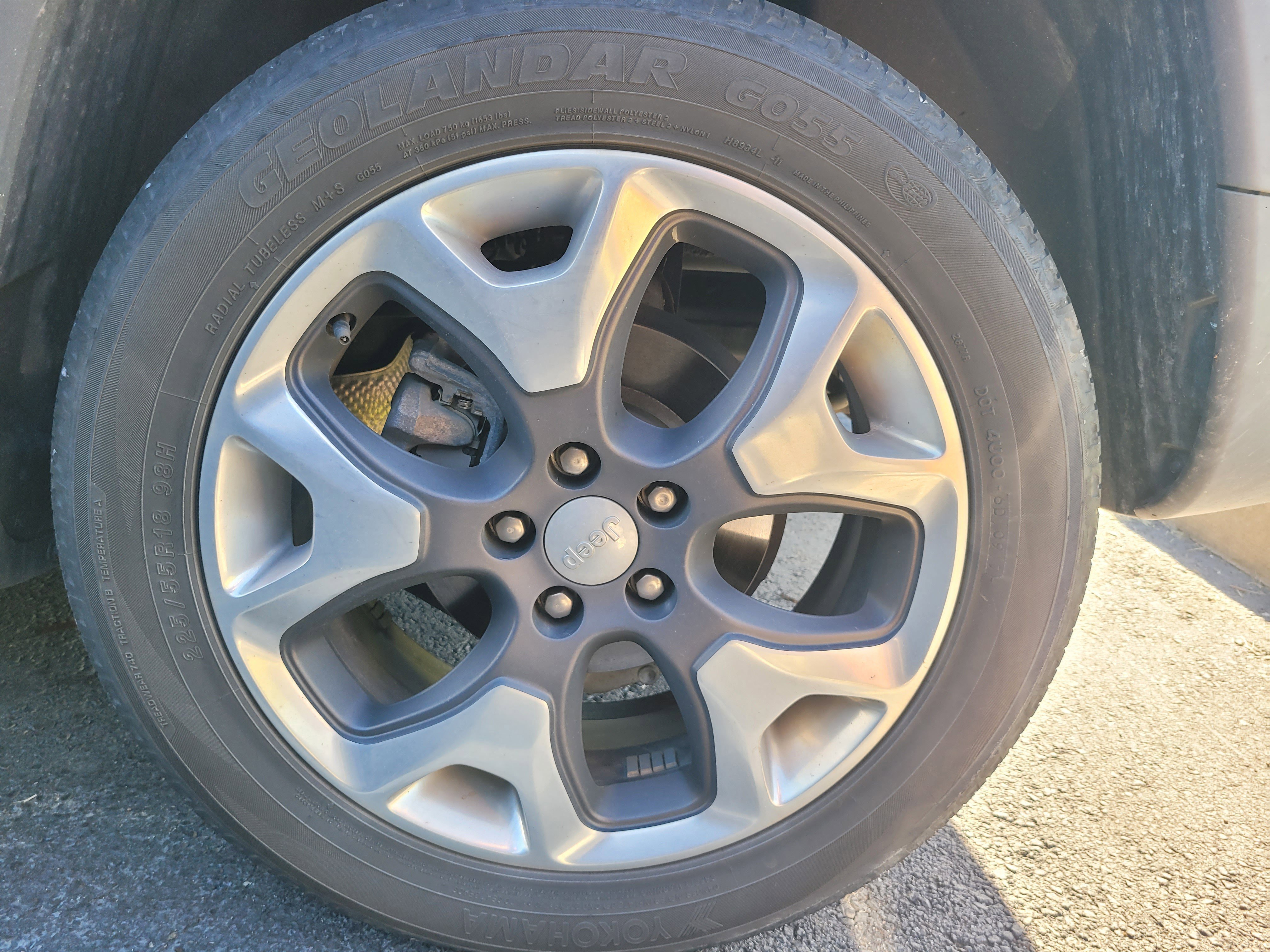 Used 2018 Granite Crystal Metallic Clearcoat Jeep Limited image 7