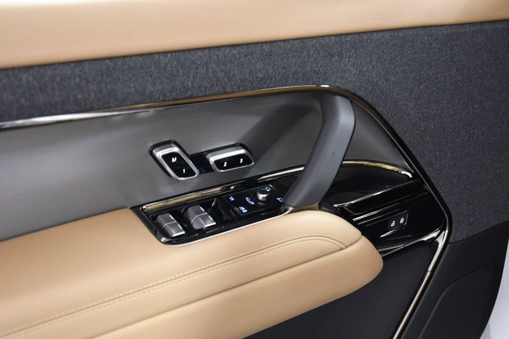 New 2026 Fuji White Land Rover SE image 15