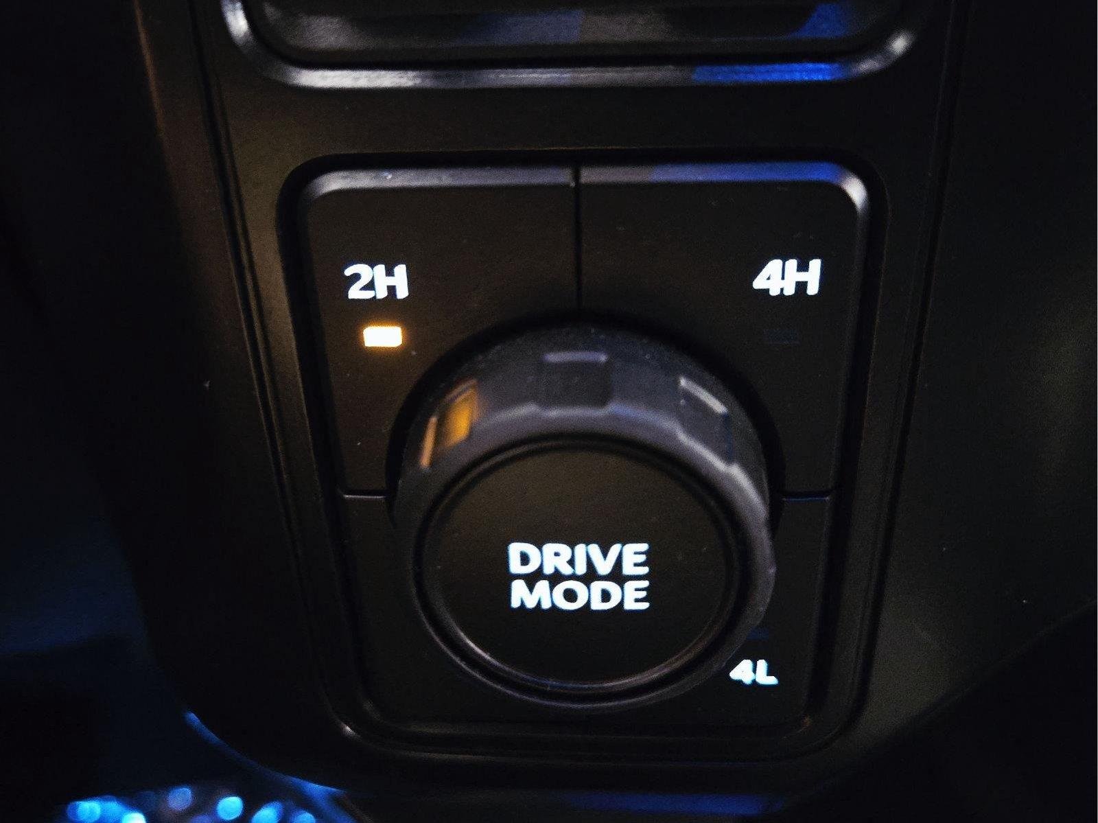 Used 2025 Oxford White Ford LARIAT image 39