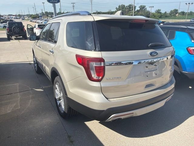 Used 2017 Gold Ford Limited image 3