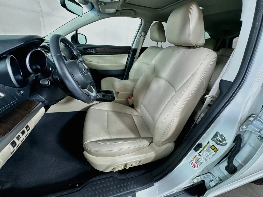 Used 2018 White Subaru 2.5i image 25