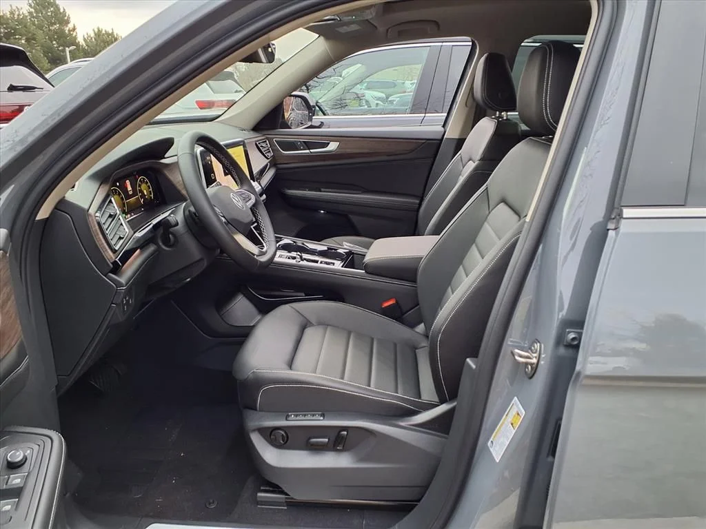 New 2026 Pure Gray Volkswagen 2.0T SEL image 7
