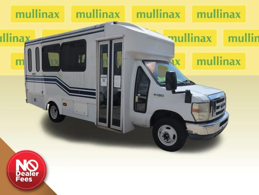 2015 Ford E-Series DRW E-450 Super Duty 158 in WB's photo