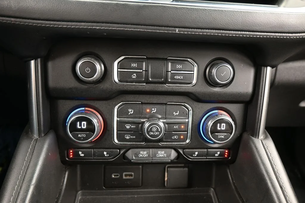 Used 2022 Iridescent Pearl Tricoat Chevrolet LT image 30