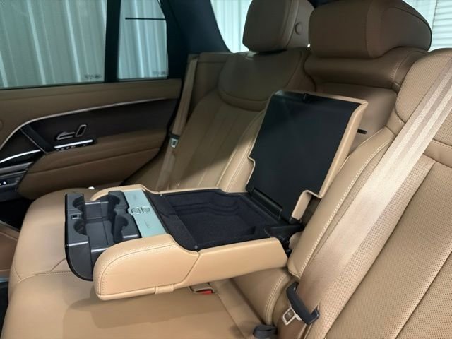 New 2026 Eiger Grey Land Rover SE image 14