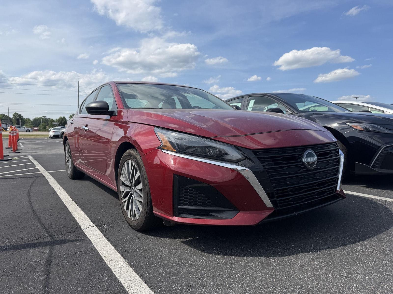 Used 2025 Scarlet Ember Nissan SV image 11