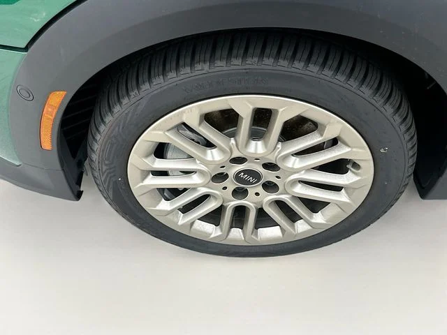 New 2026 Green MINI Signature Plus image 25