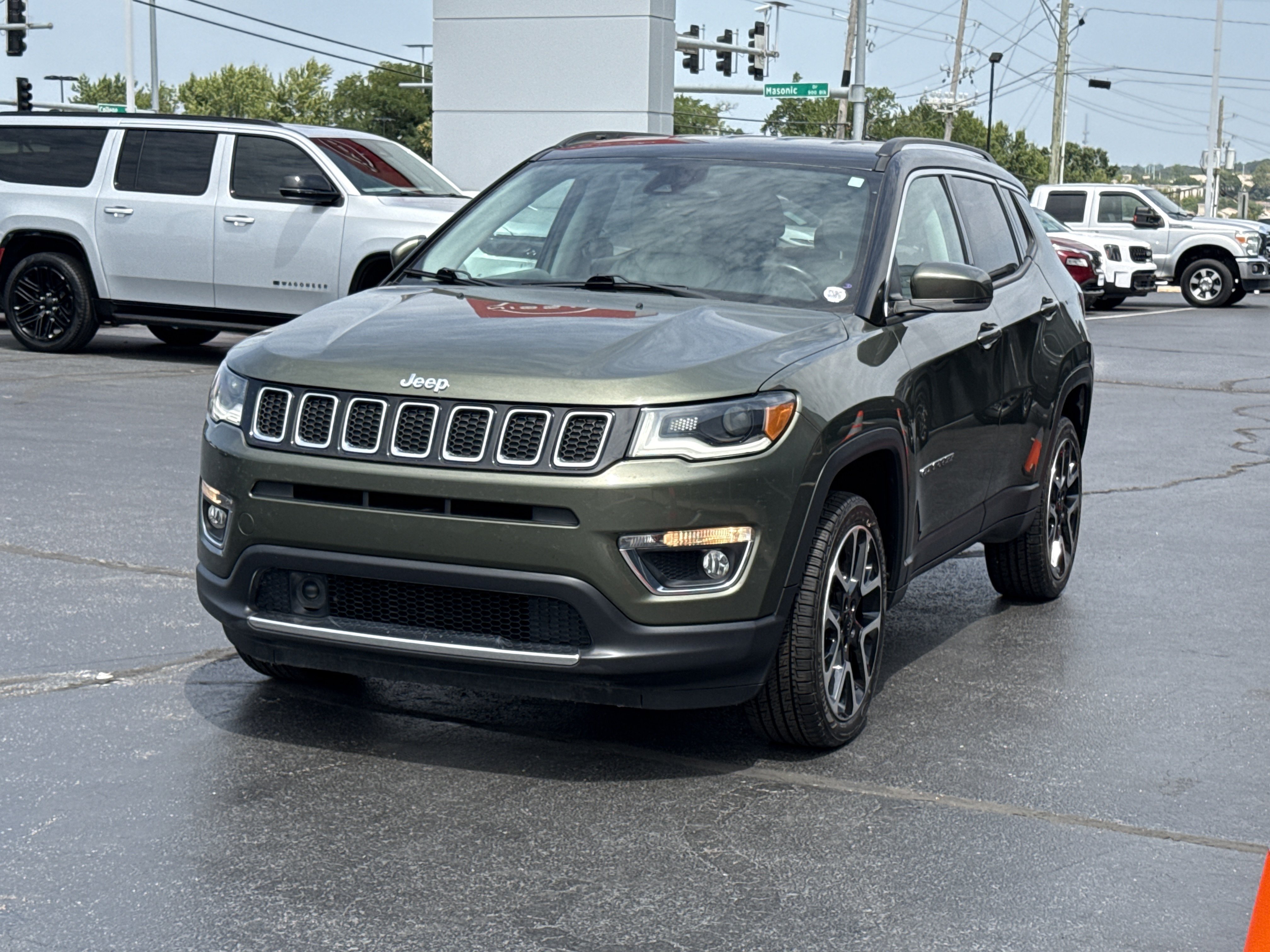 Used 2017 Olive Green Pearlcoat Jeep Limited 4WD image 13