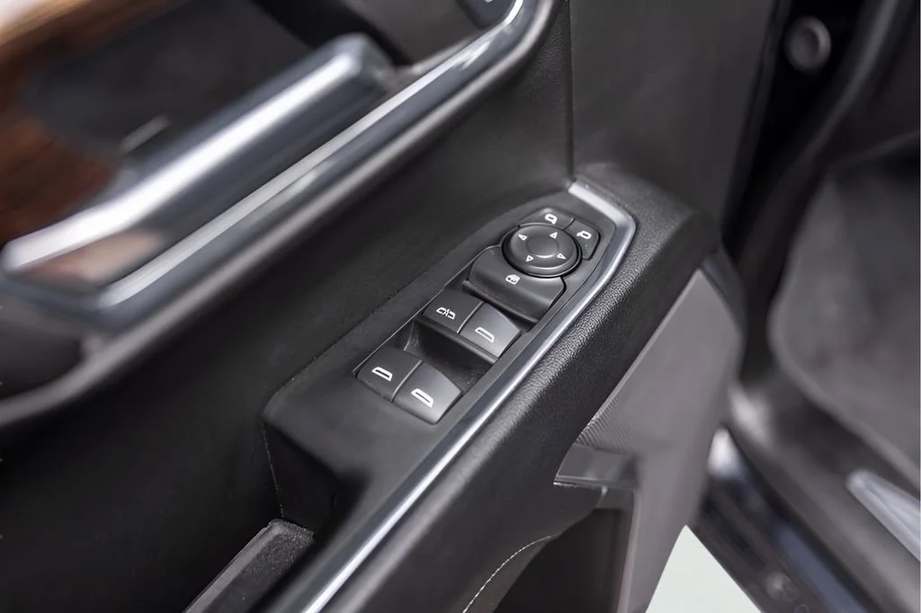 Used 2024 Titanium Rush Metallic GMC Elevation image 23