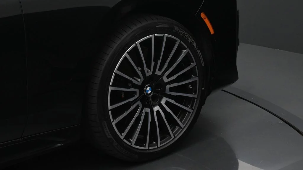 2025 BMW i7 50 - Photo 6