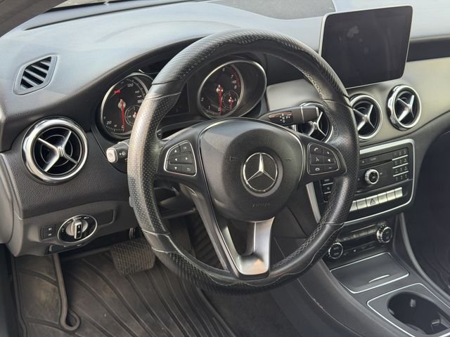 Used 2020 White Mercedes-Benz GLA 250 image 4
