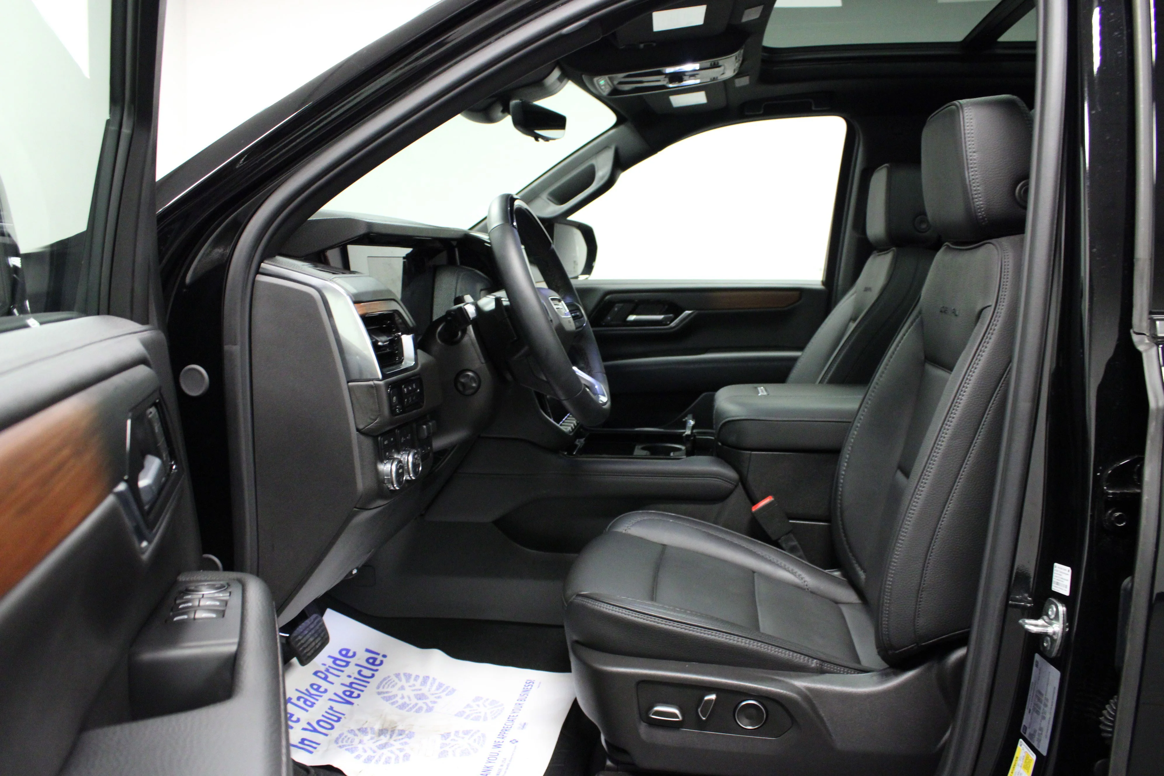 Used 2025 Onyx Black GMC Denali image 12