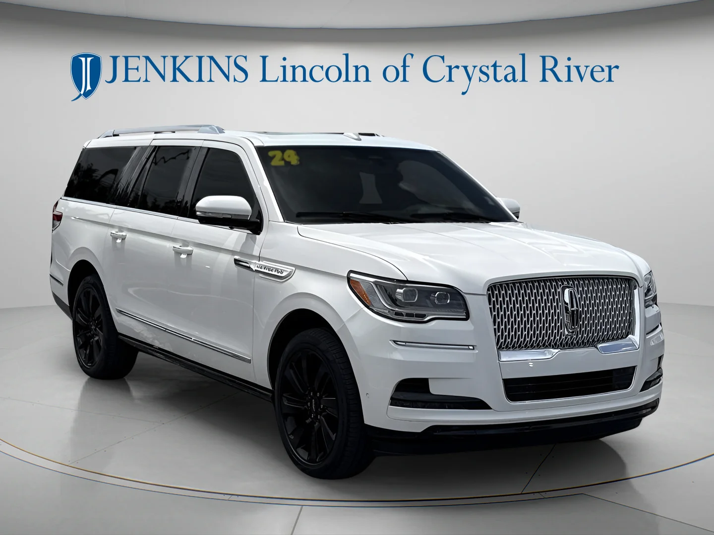 Used 2024 Pristine White Metallic Tri-Coat Lincoln Reserve image 15