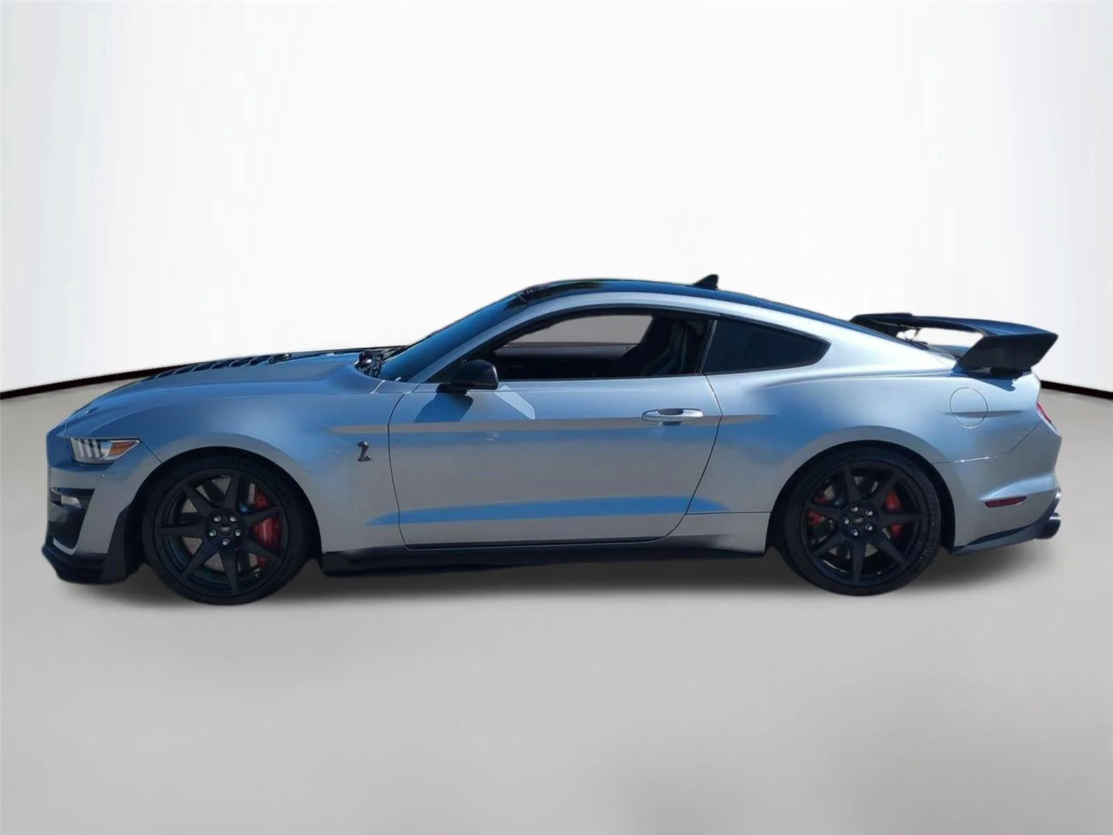 Used 2021 Iconic Silver Metallic Ford Shelby GT500 image 2