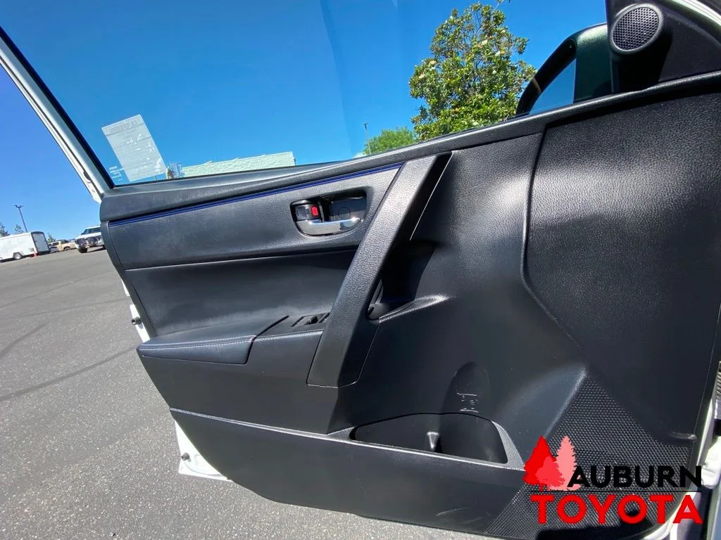 Used 2017 Ice Cap Toyota SE image 27