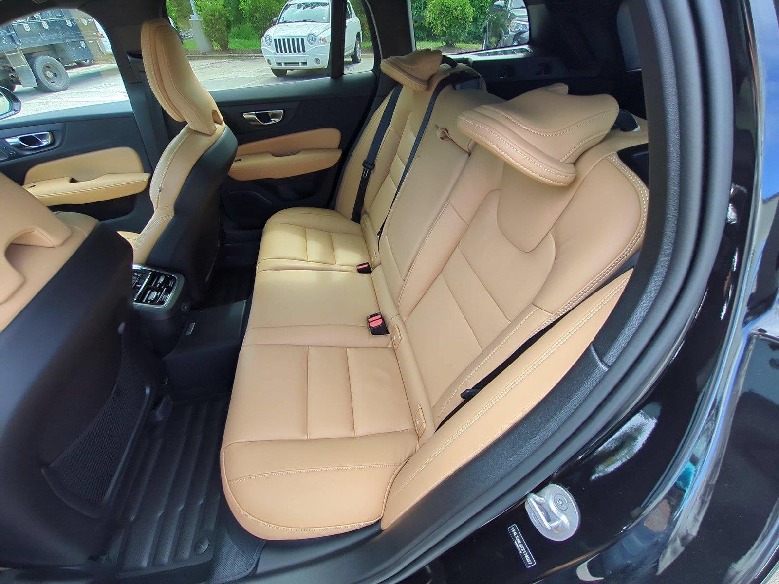 Used 2026 Onyx Black Metallic Volvo Ultra image 33