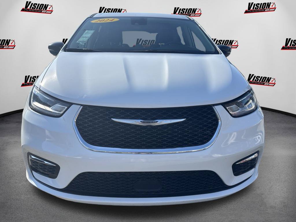 Used 2024 White Chrysler Touring L image 2
