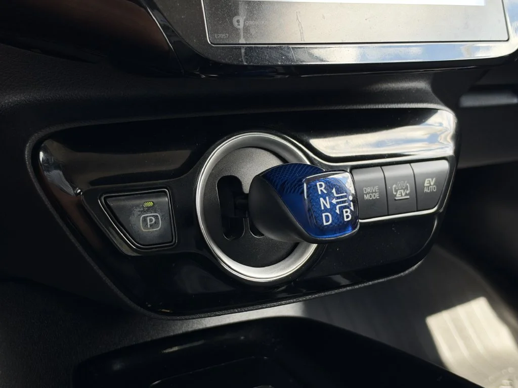 Used 2020 White Toyota XLE image 20