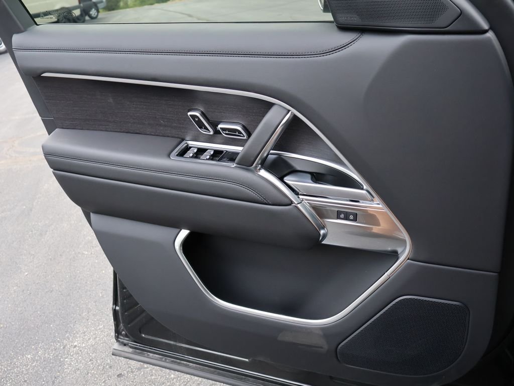 New 2026 Santorini Black Land Rover SE image 34