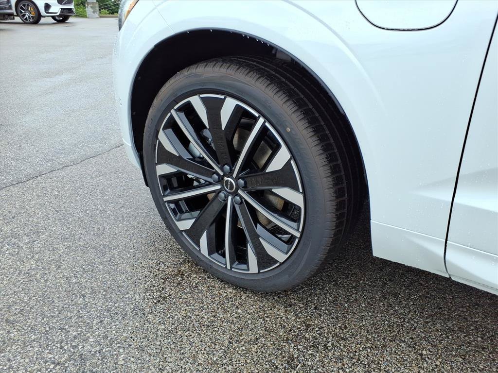 New 2026 Crystal White Metallic Volvo Ultra image 9