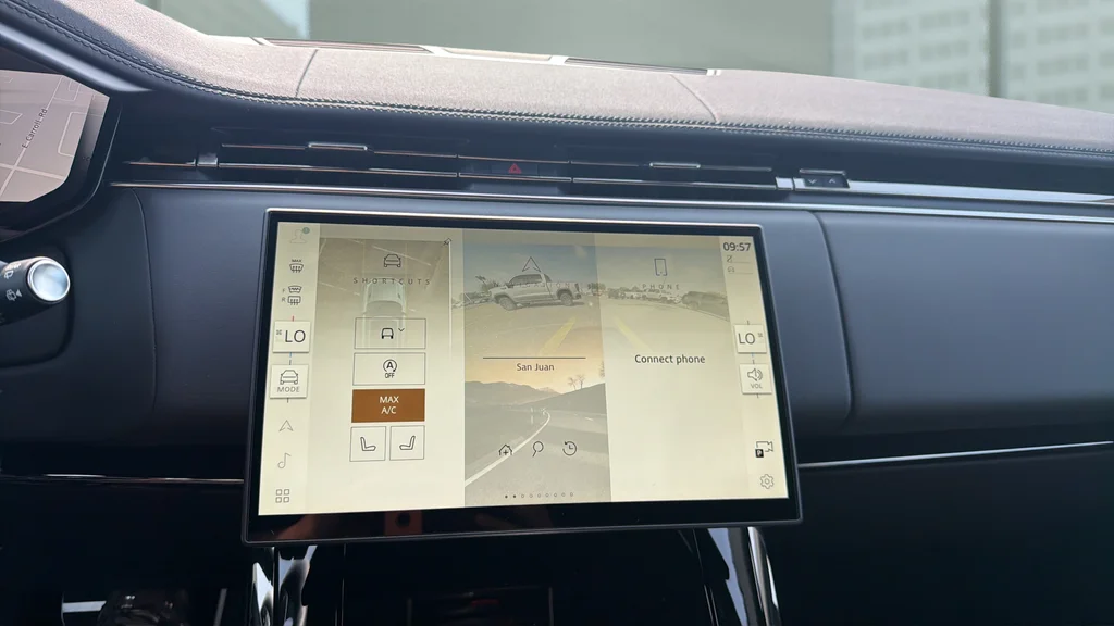 New 2026 White Land Rover Dynamic SE image 22
