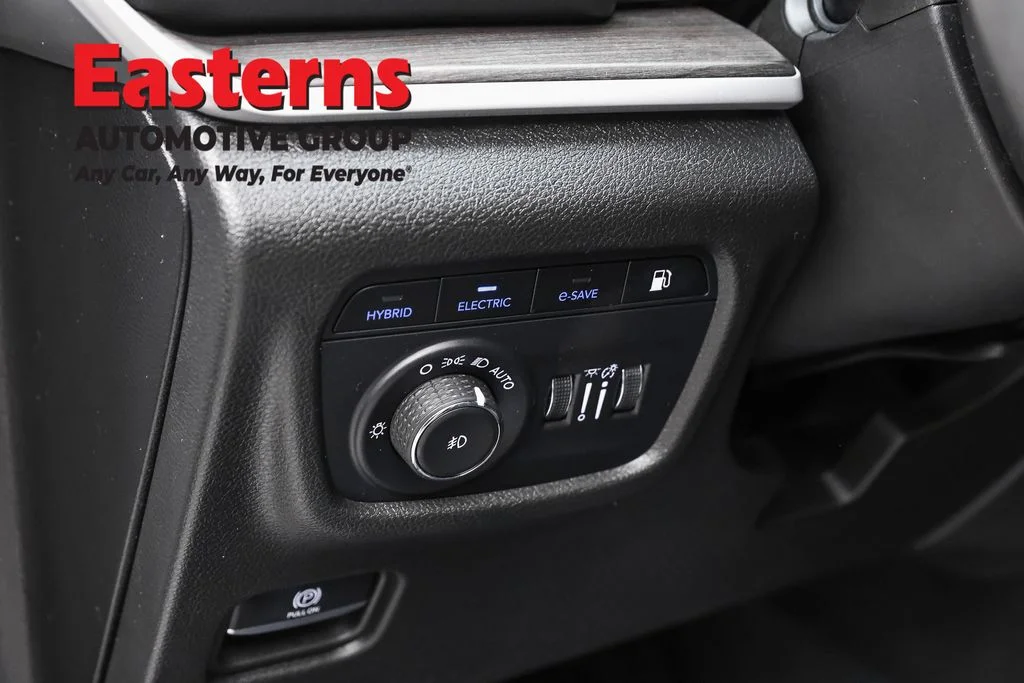 Used 2023 White Jeep 4xe image 24