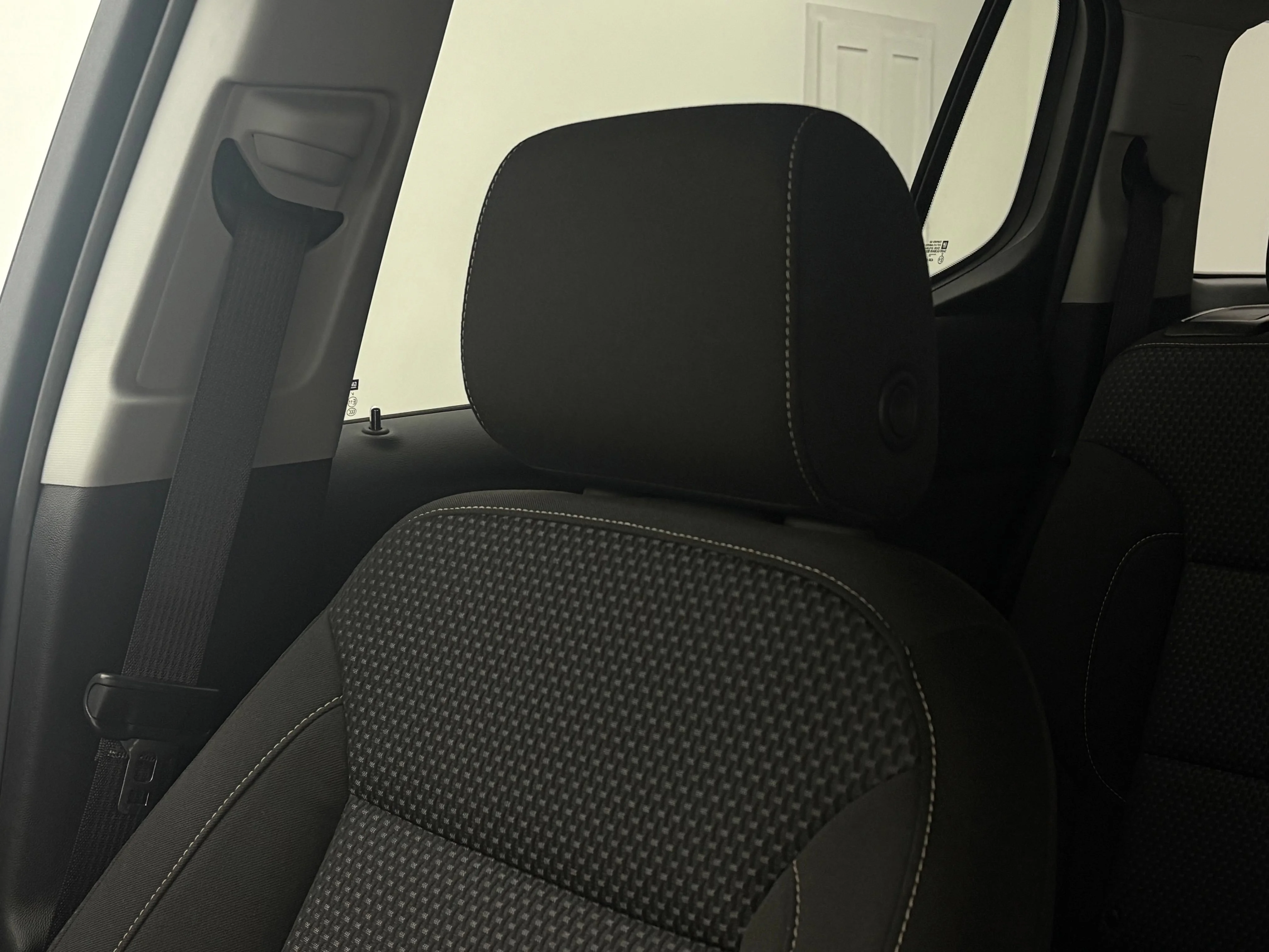 Used 2023 Summit White GMC SLE image 41