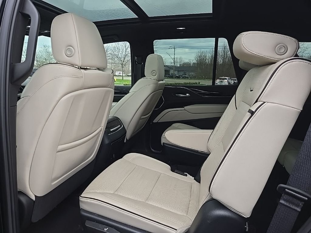 Used 2023 Black Cadillac Sport image 16