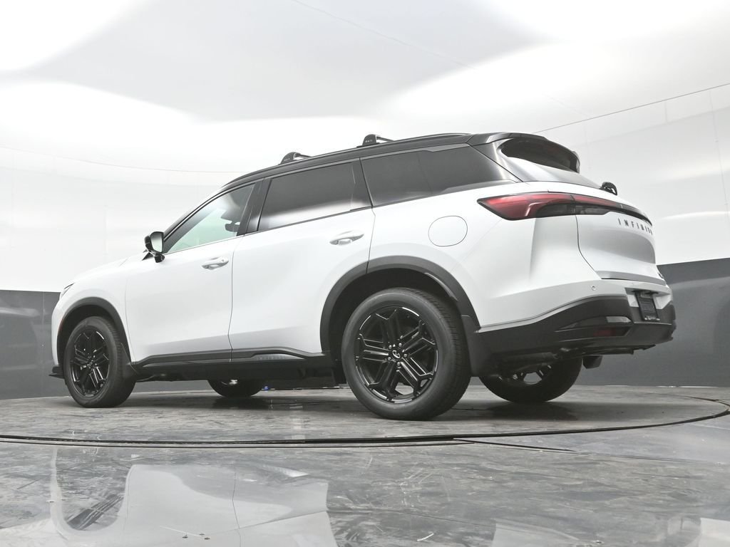 New 2027 2T RAD WHT INFINITI Sport AWD image 37