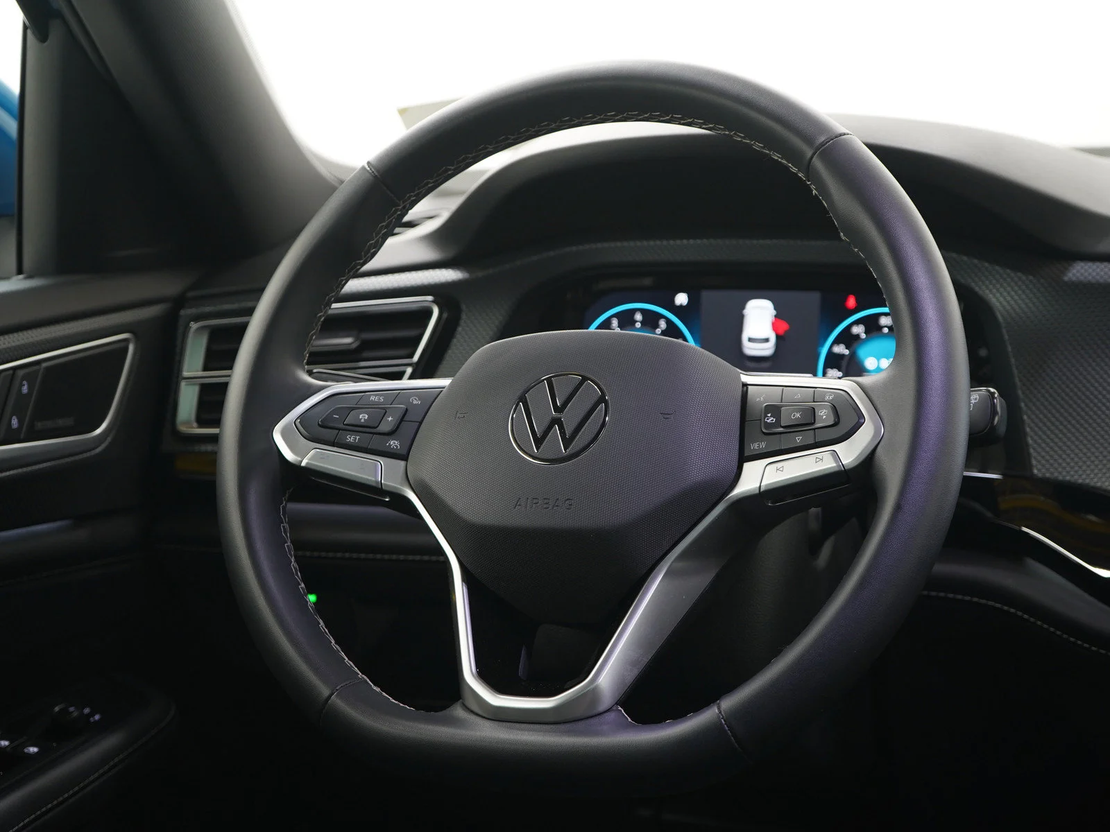 Used 2024  Volkswagen 2.0T SEL image 16