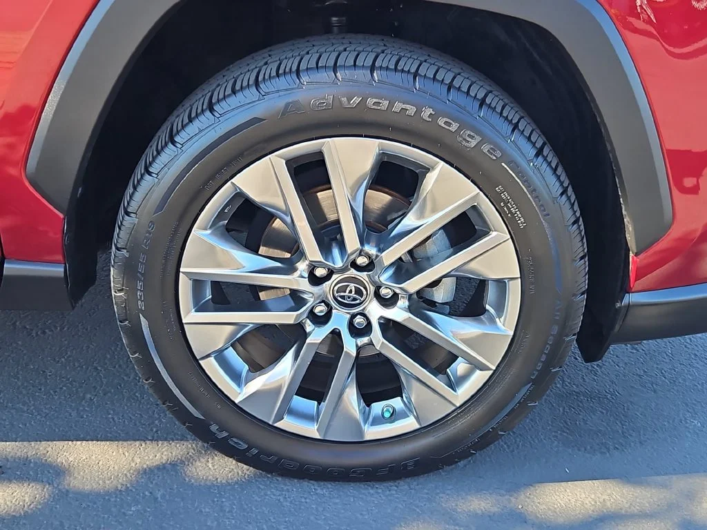 Used 2019 Pearl Toyota Limited image 30