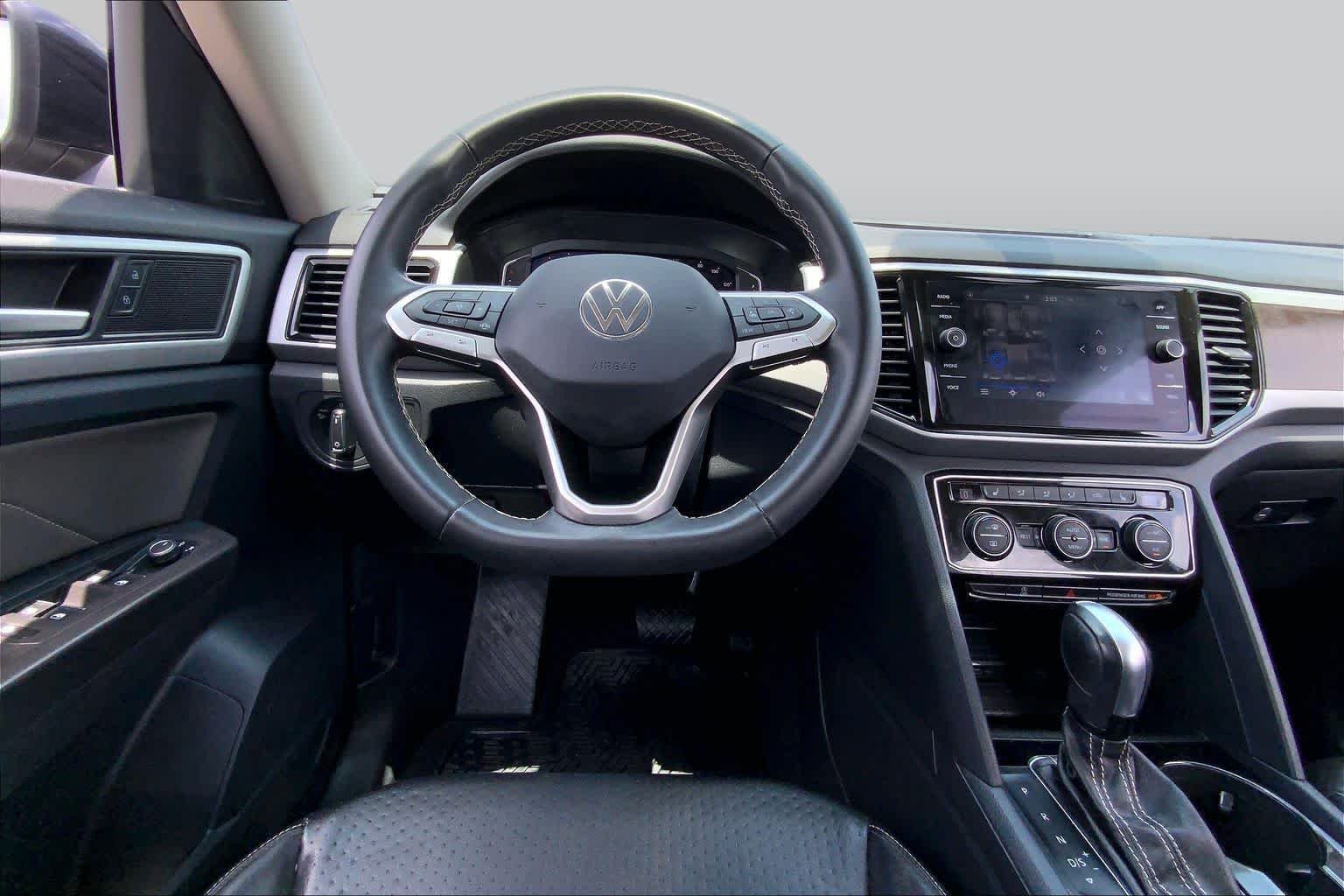 Used 2022 Deep Black Pearl Volkswagen 2.0T SE w/Technology image 6