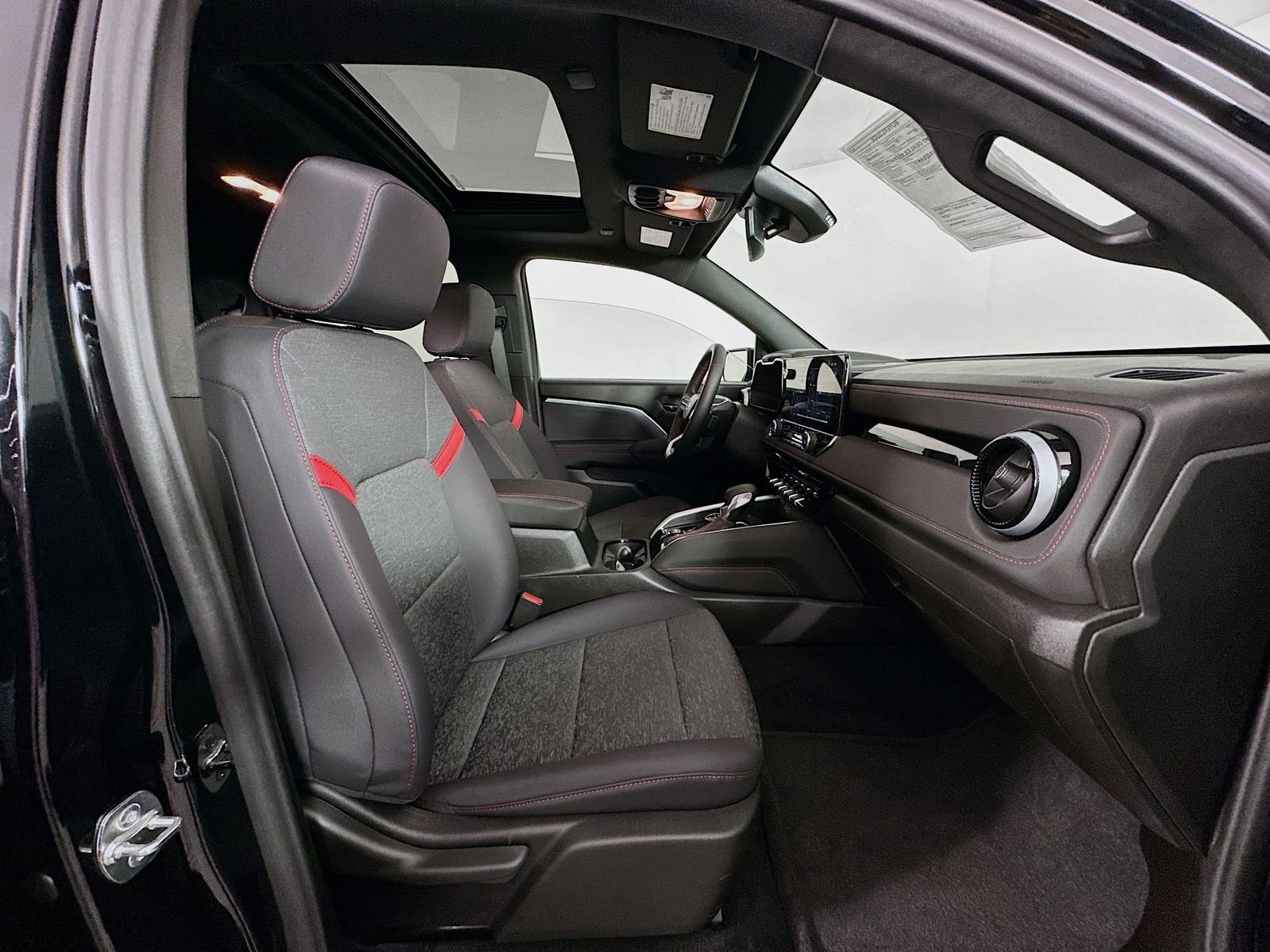 Used 2025 Black Chevrolet Z71 image 29