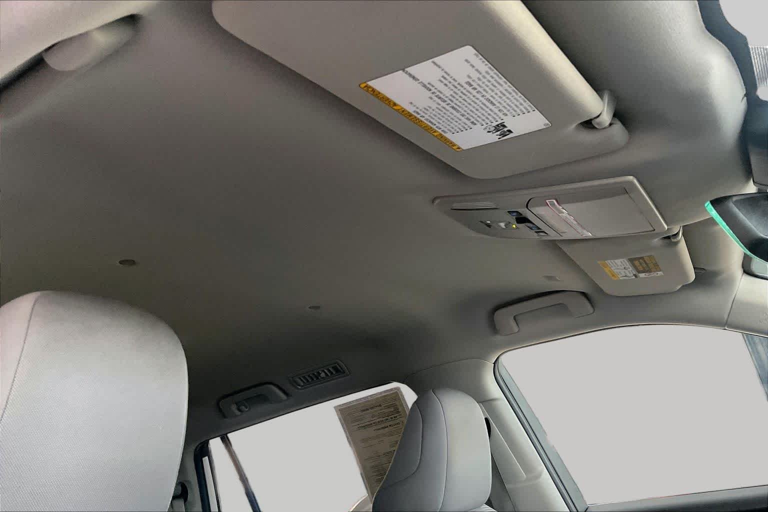 2022 Toyota Highlander L - Photo 14