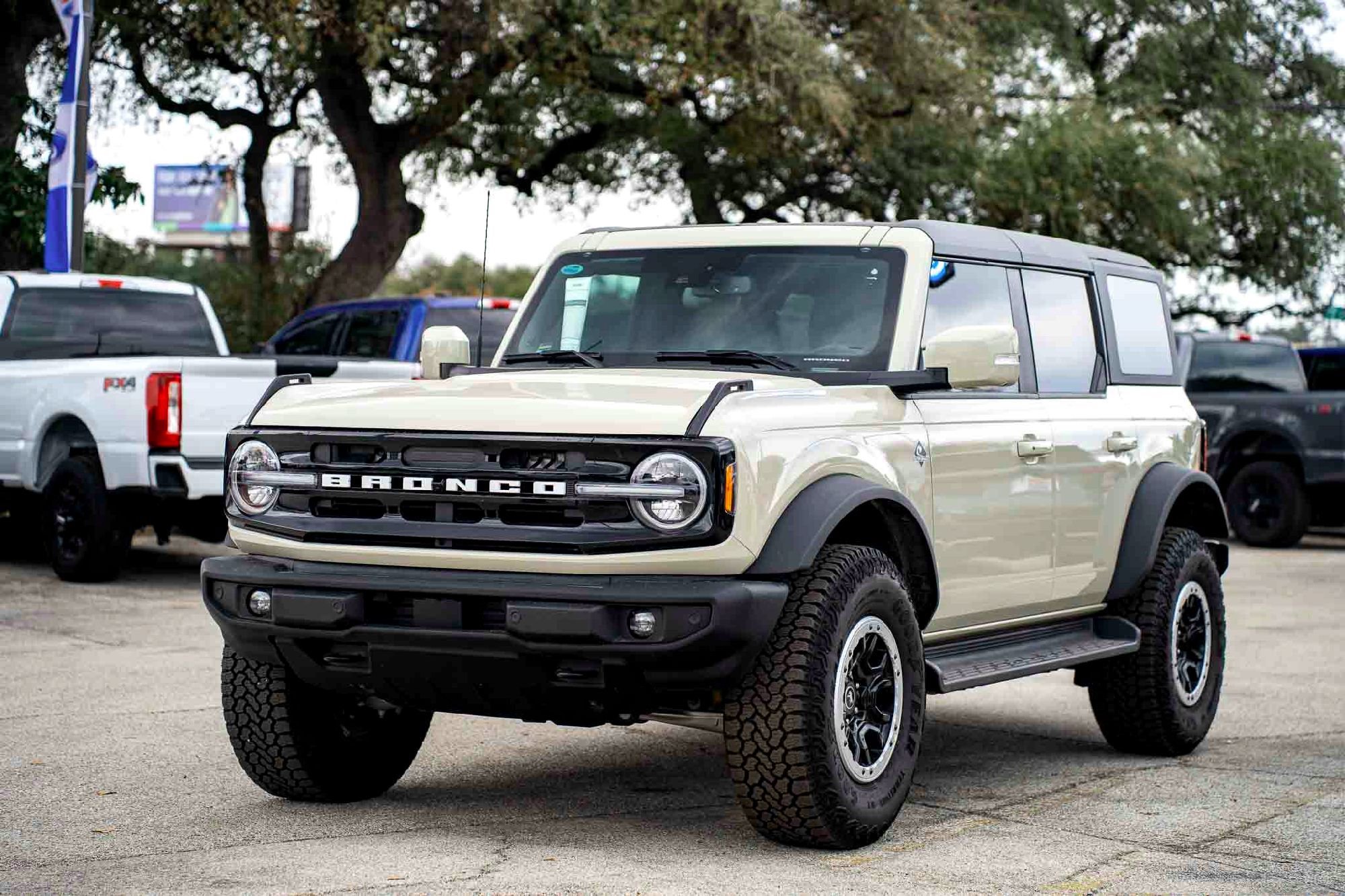 New 2025 Desert Sand Ford Outer Banks image 7