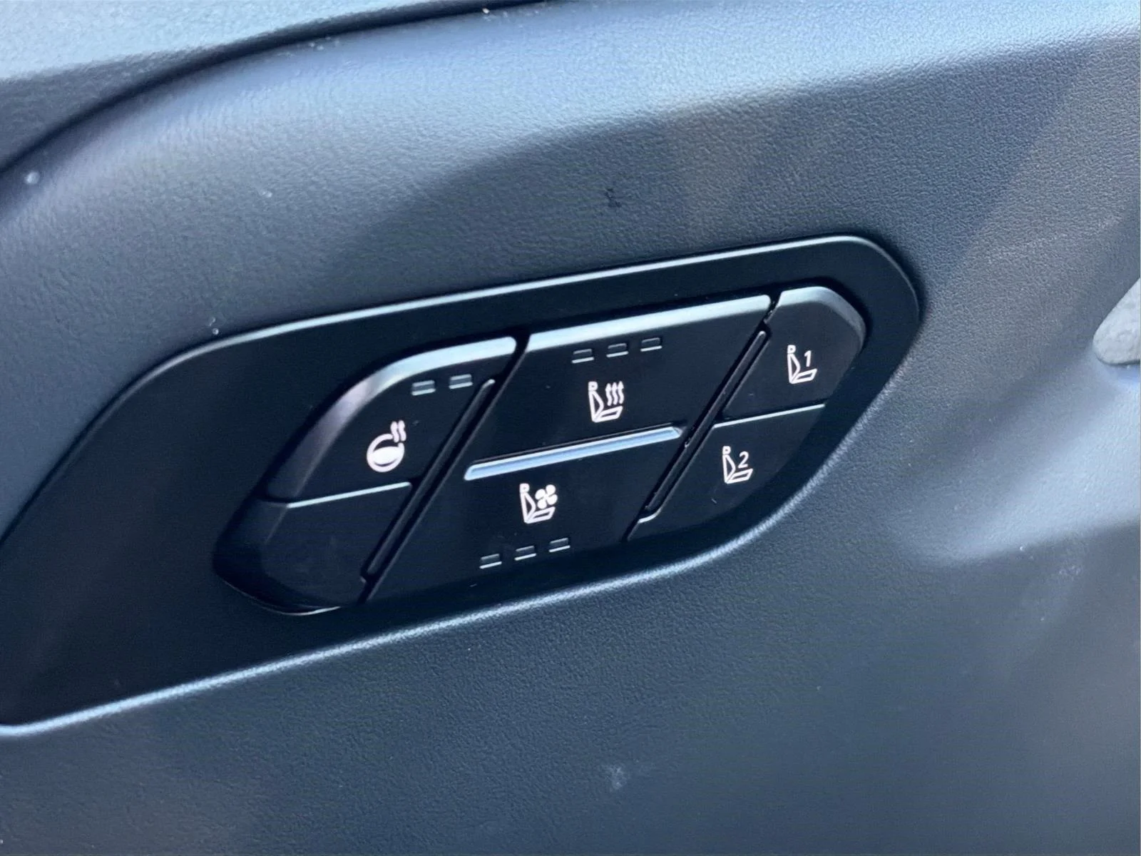 Used 2027  KIA  image 25