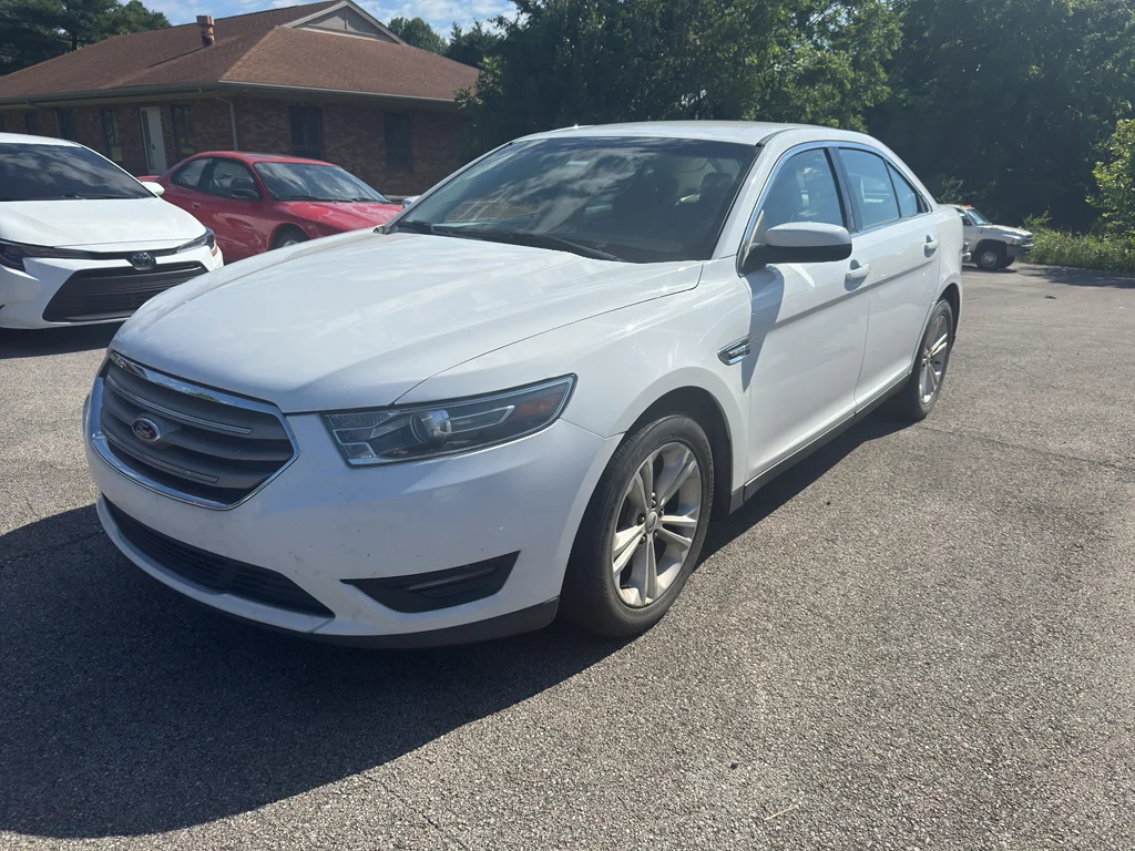 Used 2015 White Ford SEL image 1
