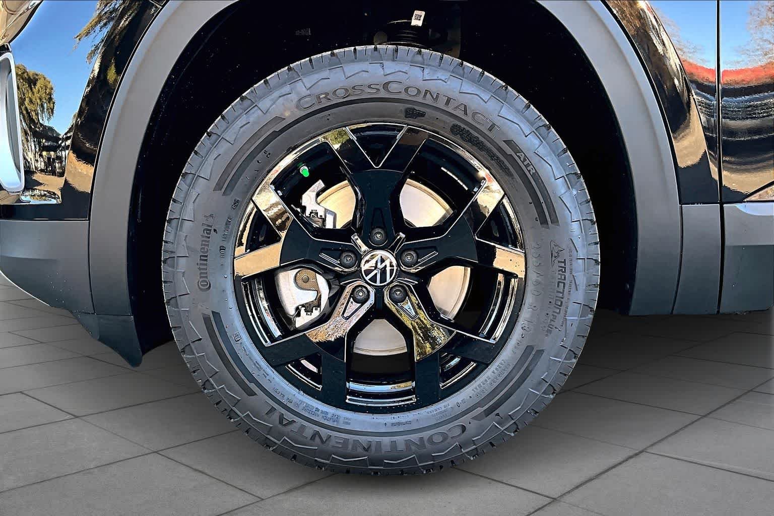 New 2026 Deep Black Pearl Volkswagen 2.0T Peak Edition image 11