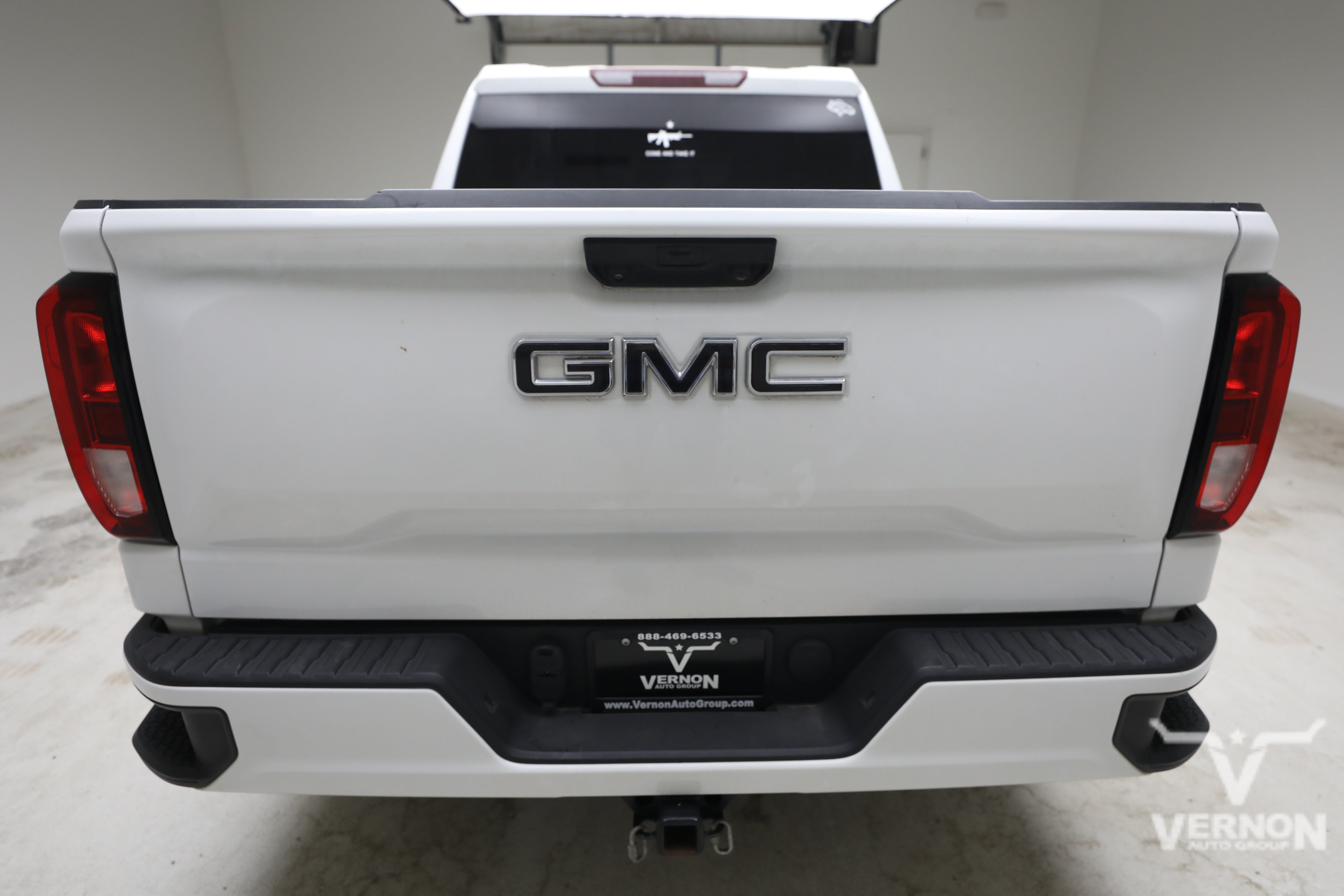 Used 2024 Summit White GMC Y image 3