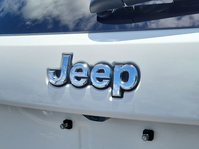 Used 2022 White Jeep Laredo E image 8