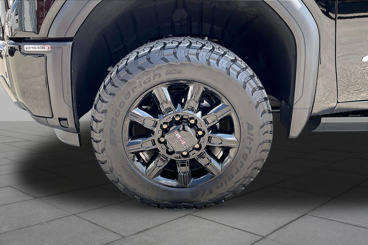 Used 2026 Onyx Black GMC AT4 image 11
