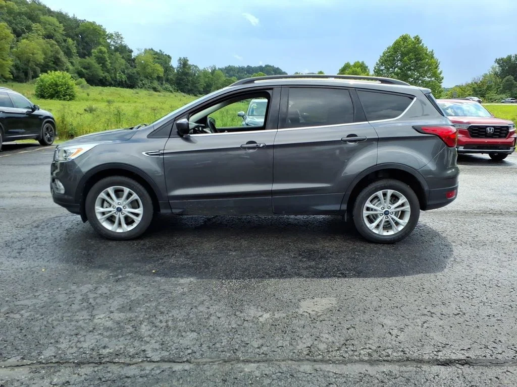 Used 2019 Gray Ford SEL image 4