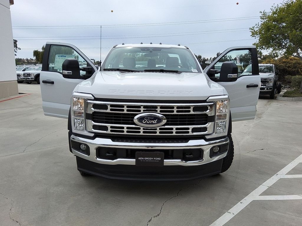 2025 Ford F-550 Super Duty Chassis Cab XL - Photo 25