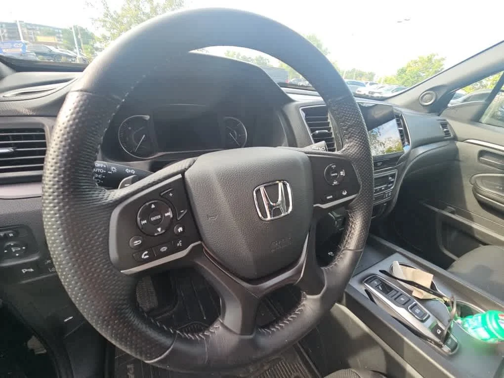 Certified Used 2025 Crystal Black Pearl Honda EX-L image 7