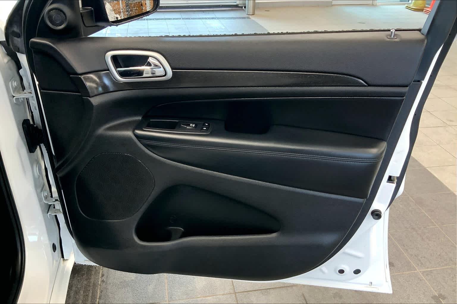 Used 2018 Bright White Clearcoat Jeep Altitude image 22