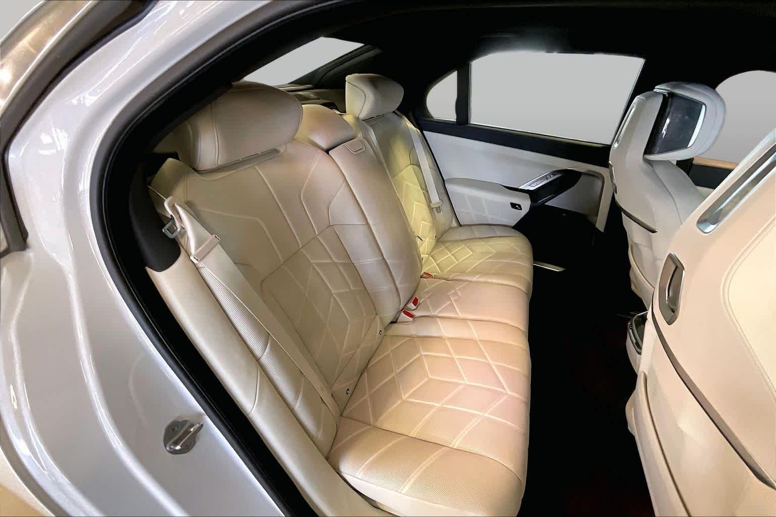 Used 2025 Mineral White Metallic BMW eDrive50 image 18
