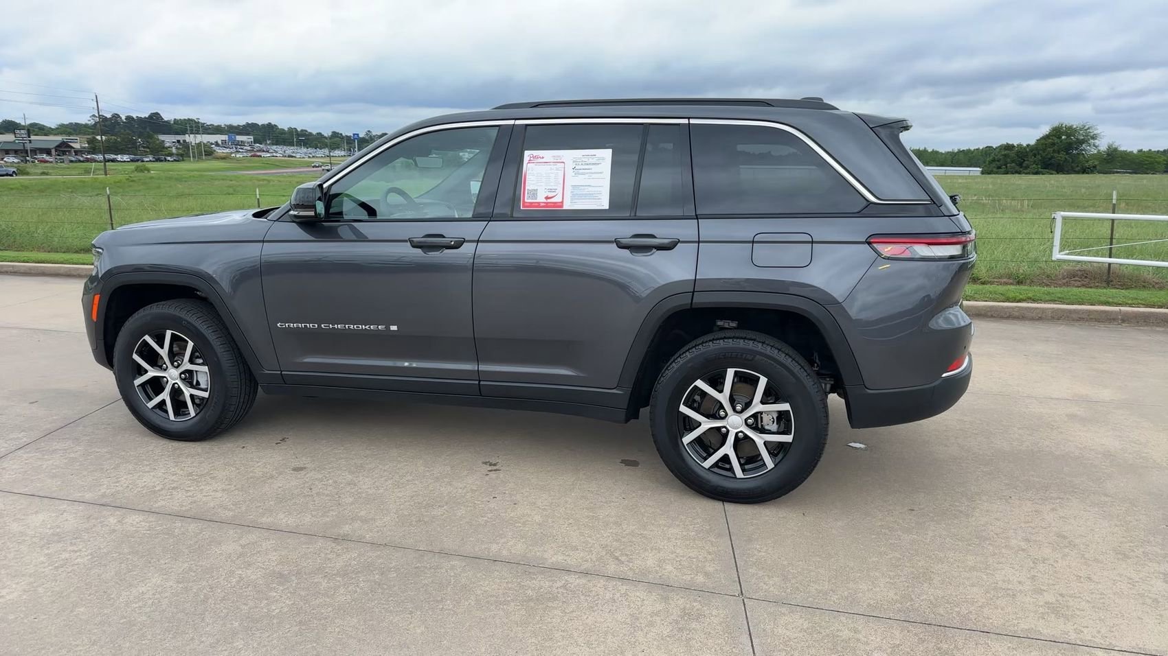 Used 2025 Baltic Gray Metallic Clearcoat Jeep Limited image 6