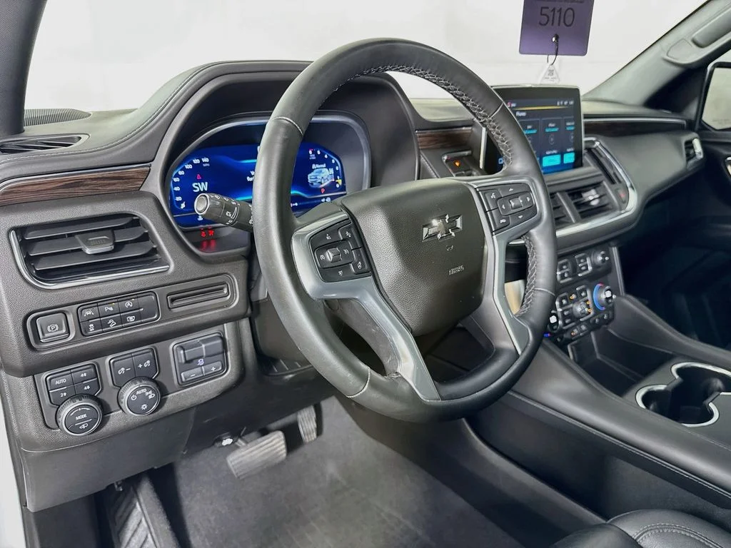 Used 2023 White Chevrolet Z71 image 9