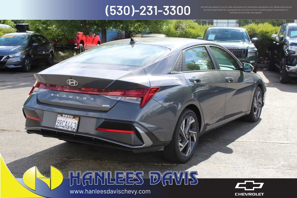 2025 Hyundai Elantra Hybrid Limited photo 4