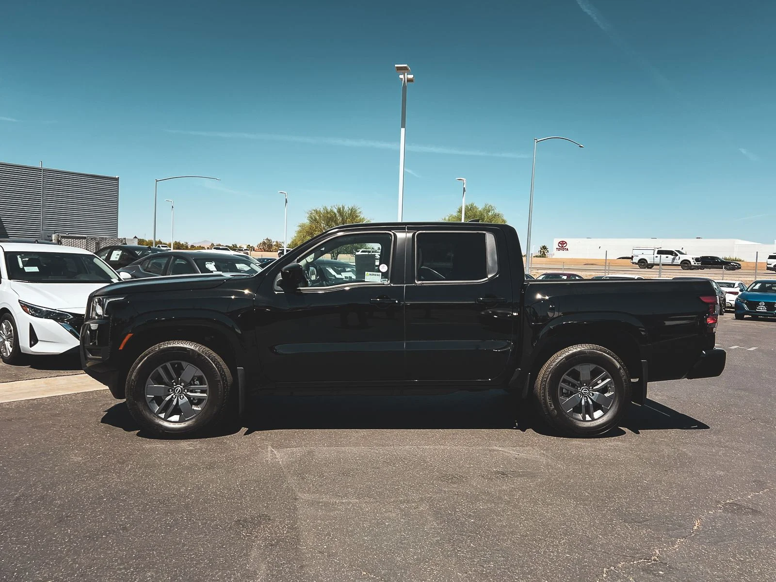 2025 Nissan Frontier SV - Photo 9